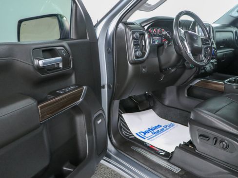 Used 2021 Chevrolet Silverado 1500 LT Trail Boss w/ Convenience Package II AWD/4WD image 4
