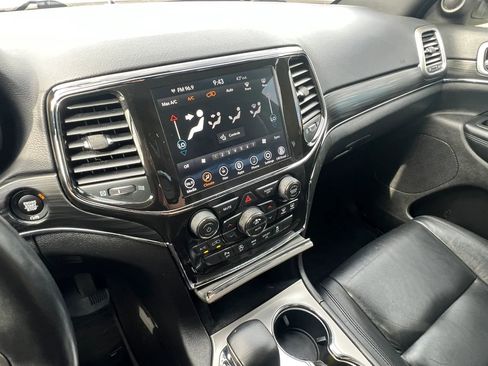 Used 2021 Jeep Grand Cherokee Limited image 23