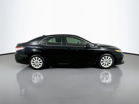 Used 2020 Toyota Camry LE FWD image 7