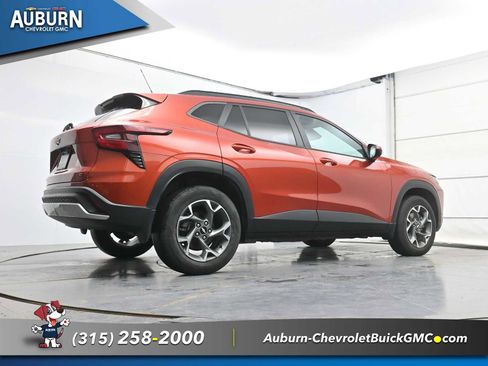 Used 2024 Chevrolet Trax LT w/ Driver Confidence Package FWD image 24