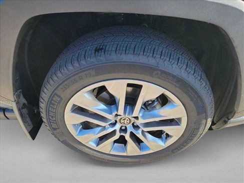 Used 2025 Toyota RAV4 XLE Premium image 10