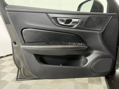 Used 2019 Volvo S60 T6 Momentum w/ Multimedia Package image 10