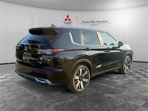 New 2026 Mitsubishi Outlander SE image 5
