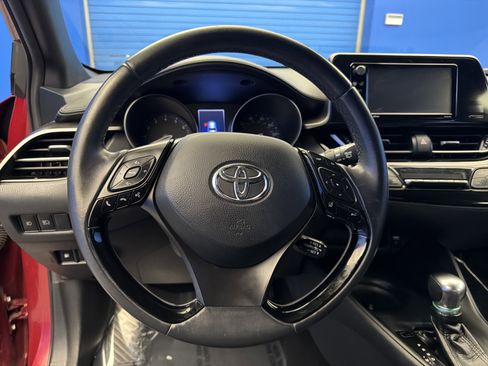 Used 2018 Toyota C-HR XLE FWD image 14
