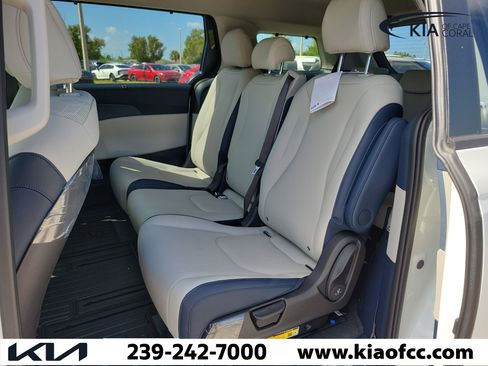 New 2026 Kia Carnival EX FWD image 13