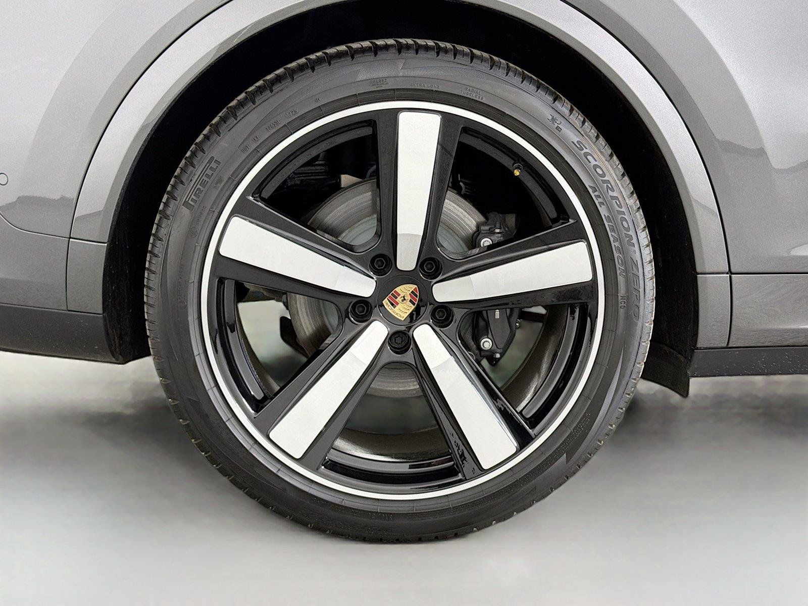Certified 2025 Porsche Cayenne Coupe AWD/4WD image 13