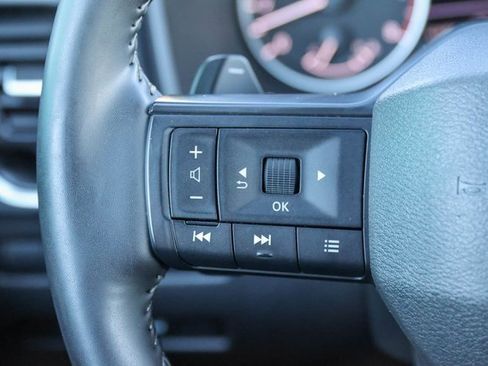 Used 2025 Nissan Rogue SV image 28