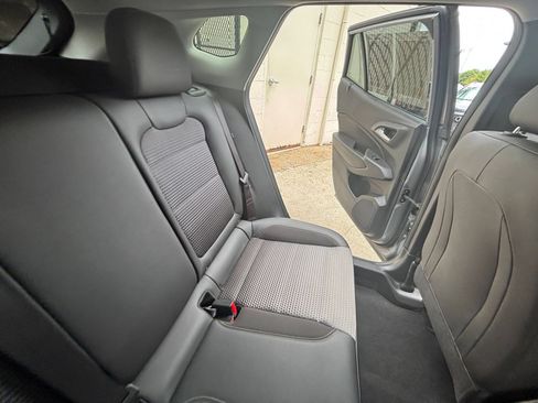 Used 2025 Chevrolet Trax LT FWD image 33