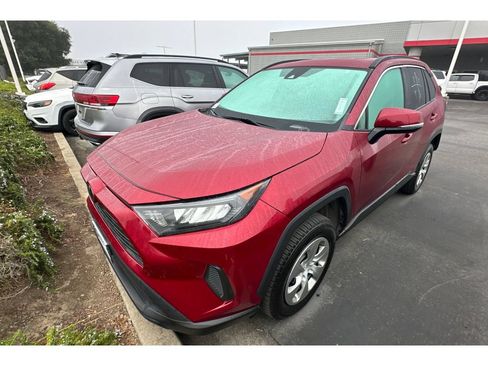 Used 2021 Toyota RAV4 LE FWD image 3