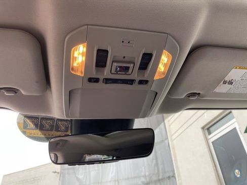 Used 2020 Toyota Highlander Limited AWD/4WD image 19