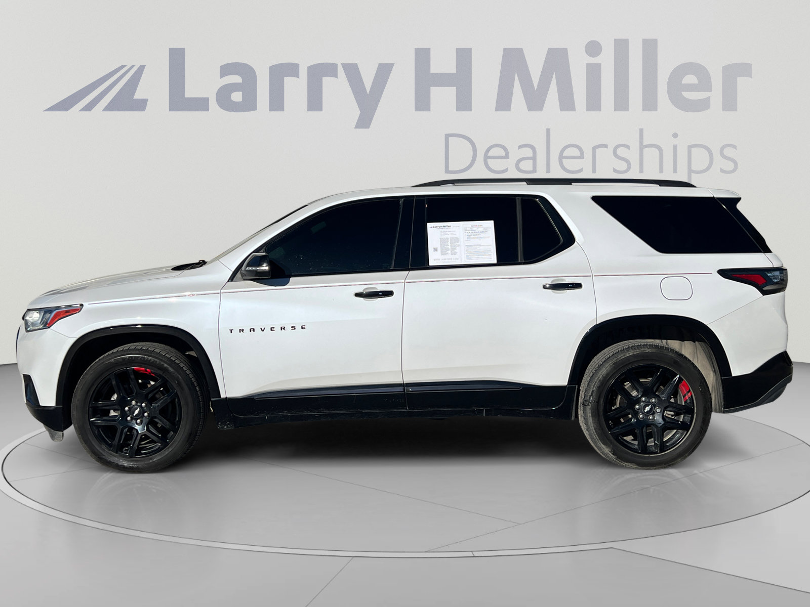 Used 2021 Chevrolet Traverse Premier w/ Redline Edition FWD image 2
