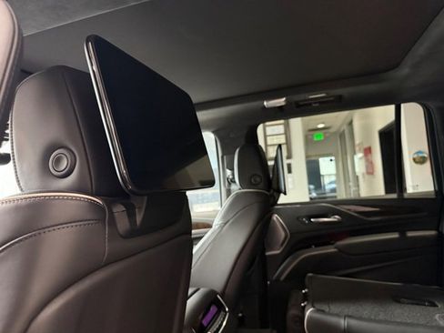 Used 2024 Cadillac Escalade ESV Sport Platinum w/ LPO, ONYX Package image 21