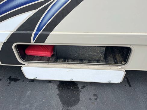 Used 2018 Ford E-450 and Econoline 450 Super Duty w/ Motorhome Prep Package RWD image 29