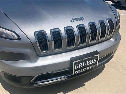 Used 2016 Jeep Cherokee Limited FWD image 35