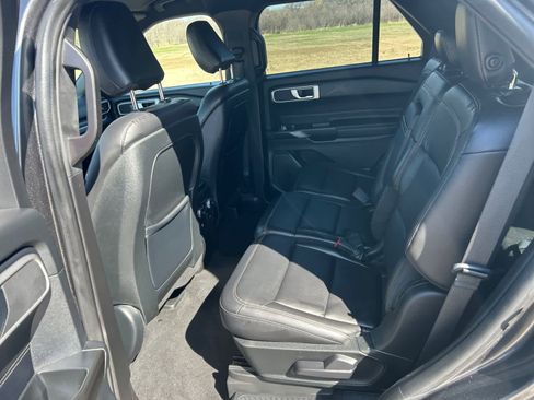 Used 2020 Ford Explorer XLT w/ Equipment Group 202A AWD/4WD image 16