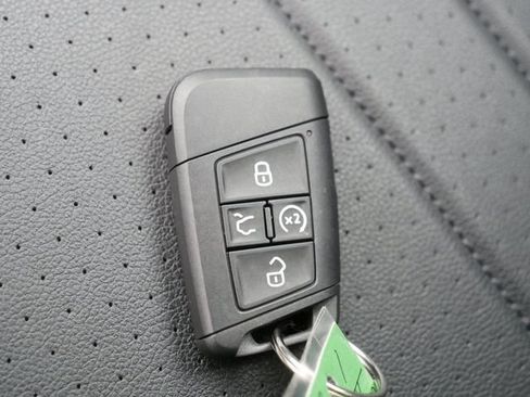 Used 2023 Volkswagen Tiguan SE R-Line AWD/4WD image 35