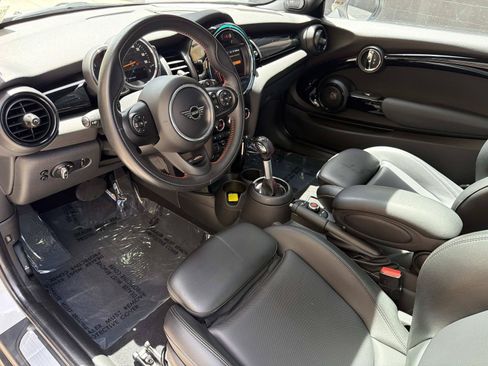 Used 2019 MINI Cooper S w/ Signature Upholstery Package FWD image 9