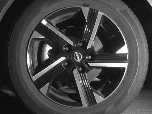 Used 2025 Nissan Sentra SV FWD image 15