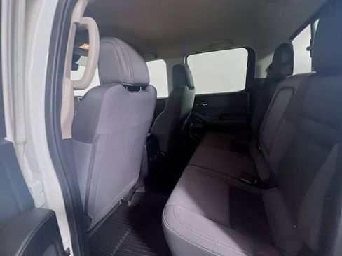 Used 2025 Nissan Frontier SV w/ SV Convenience Package RWD image 18