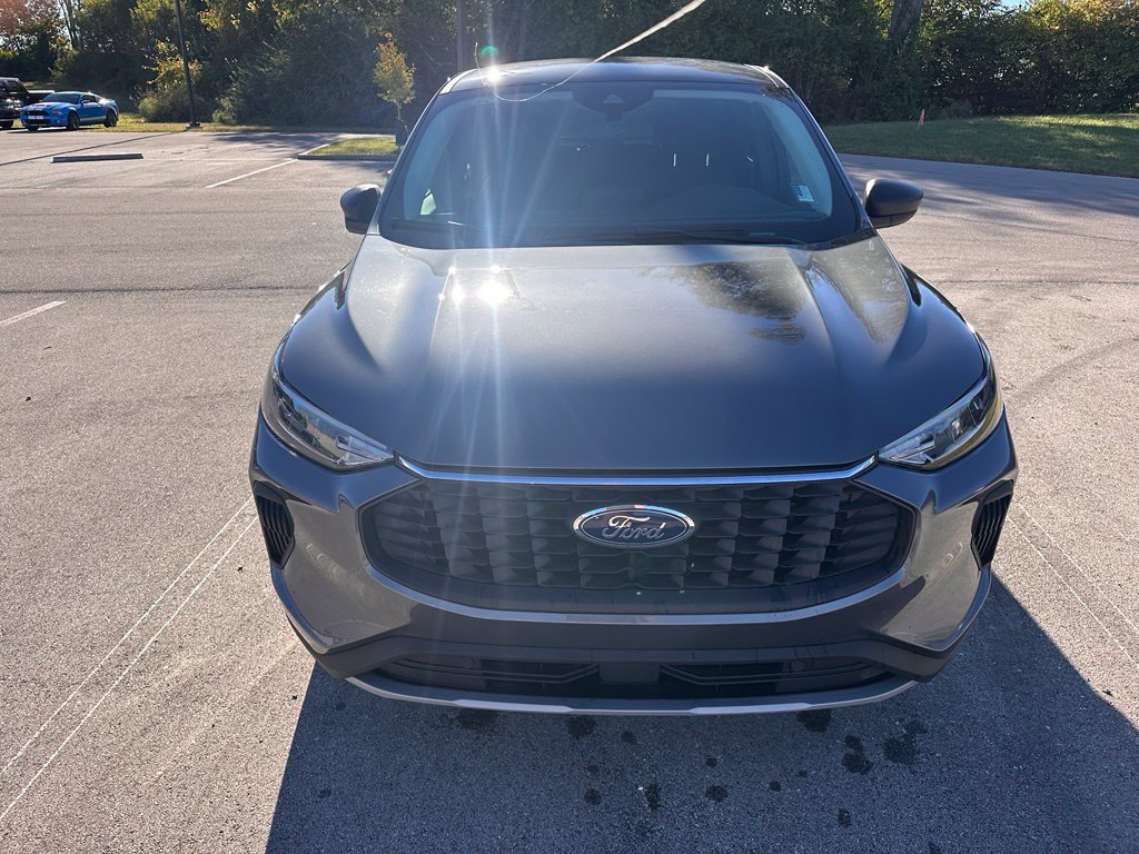 Used 2023 Ford Escape Active AWD/4WD image 2