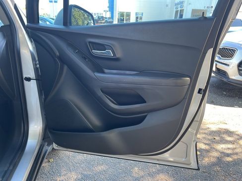 Used 2018 Chevrolet Trax LS image 11