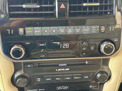 Used 2022 Lexus GX 460 Luxury w/ Accessory Package AWD/4WD image 28