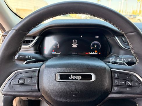 Used 2023 Jeep Grand Cherokee Limited AWD/4WD image 30