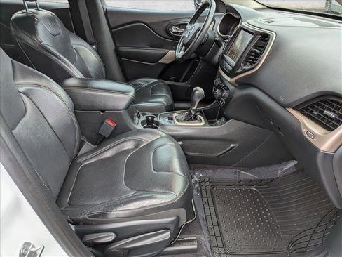 Used 2017 Jeep Cherokee High Altitude w/ Luxury Group image 19