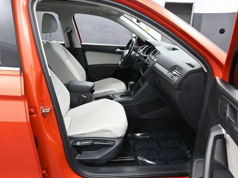 Used 2019 Volkswagen Tiguan SE w/ Panoramic Sunroof Package FWD image 39
