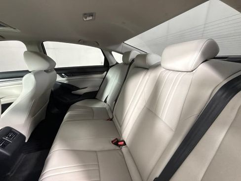 Used 2018 Honda Accord Touring image 24
