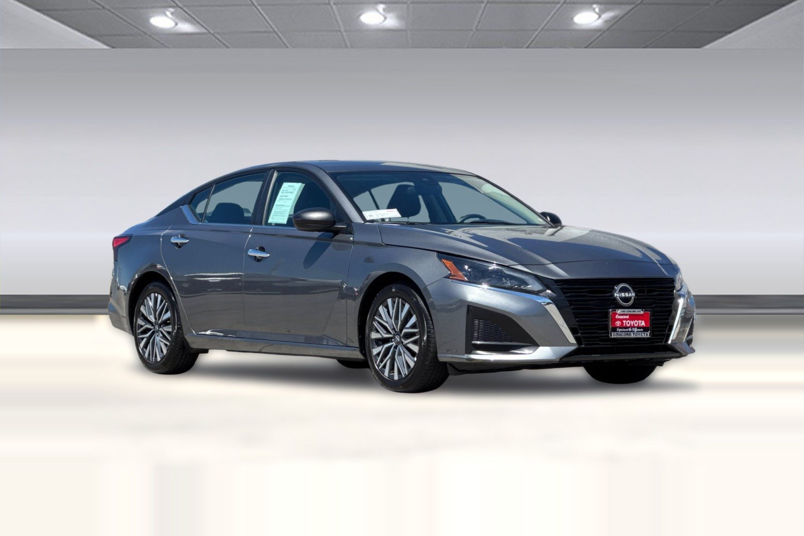 Used 2025 Nissan Altima 2.5 SV FWD image 7