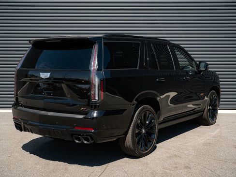 Used 2026 Cadillac Escalade V w/ LPO, ONYX Package AWD/4WD image 32