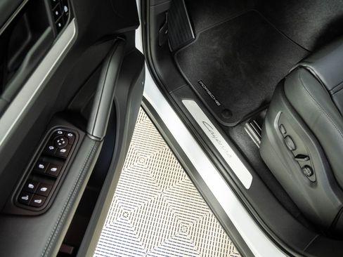 New 2026 Porsche Cayenne AWD/4WD image 8