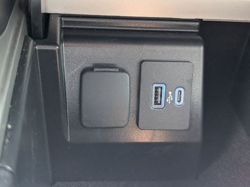 Used 2022 Ford Explorer XLT RWD image 17