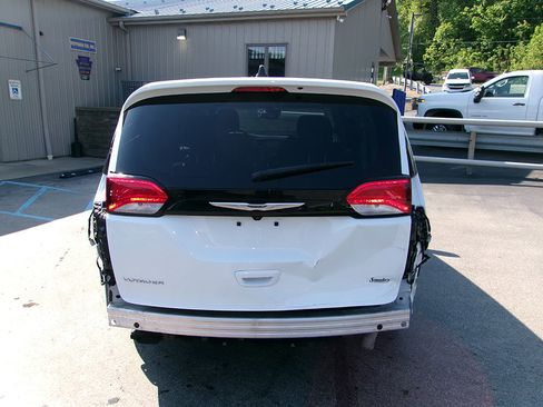 Used 2023 Chrysler Voyager LX FWD image 6