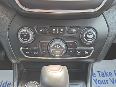 Used 2023 Jeep Cherokee Altitude Lux AWD/4WD image 38