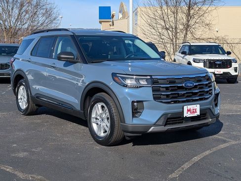 New 2026 Ford Explorer Active w/ Active Comfort Package image 2
