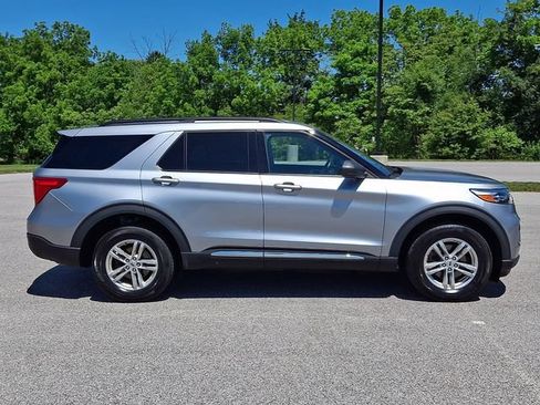 Used 2023 Ford Explorer XLT AWD/4WD image 10