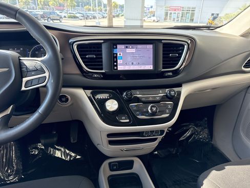 Used 2023 Chrysler Voyager LX FWD image 27