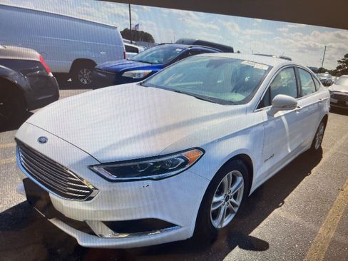 Used 2018 Ford Fusion SE w/ Equipment Group 602A image 1