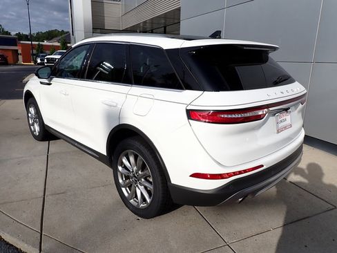 Used 2022 Lincoln Corsair AWD w/ Premium Package image 3