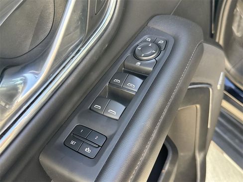 Used 2024 Chevrolet Suburban LT image 21