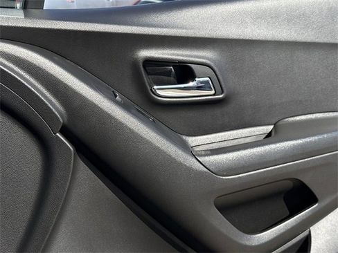 Used 2021 Chevrolet Trax LT image 25