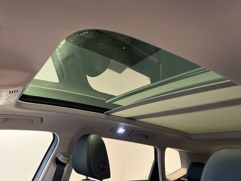 Certified 2025 Volkswagen Taos SE FWD image 28