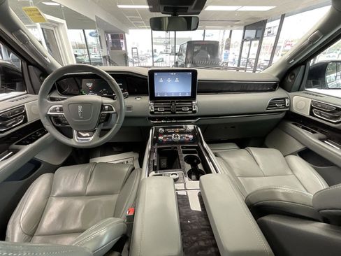 Used 2020 Lincoln Navigator L Reserve w/ Luxury Package AWD/4WD image 32