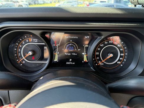 Used 2024 Jeep Gladiator Rubicon w/ Technology Group image 17