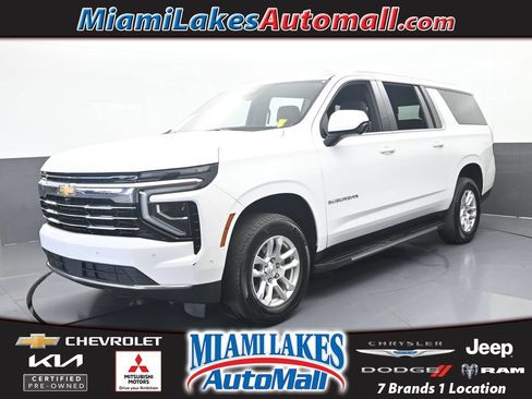 Used 2025 Chevrolet Suburban LT RWD image 1