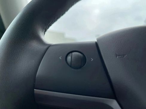 Used 2023 Tesla Model Y Long Range AWD/4WD image 19