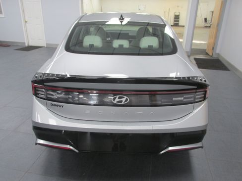 Used 2025 Hyundai Sonata SEL FWD image 5