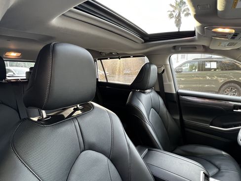 Used 2026 Toyota Highlander Limited AWD/4WD image 45